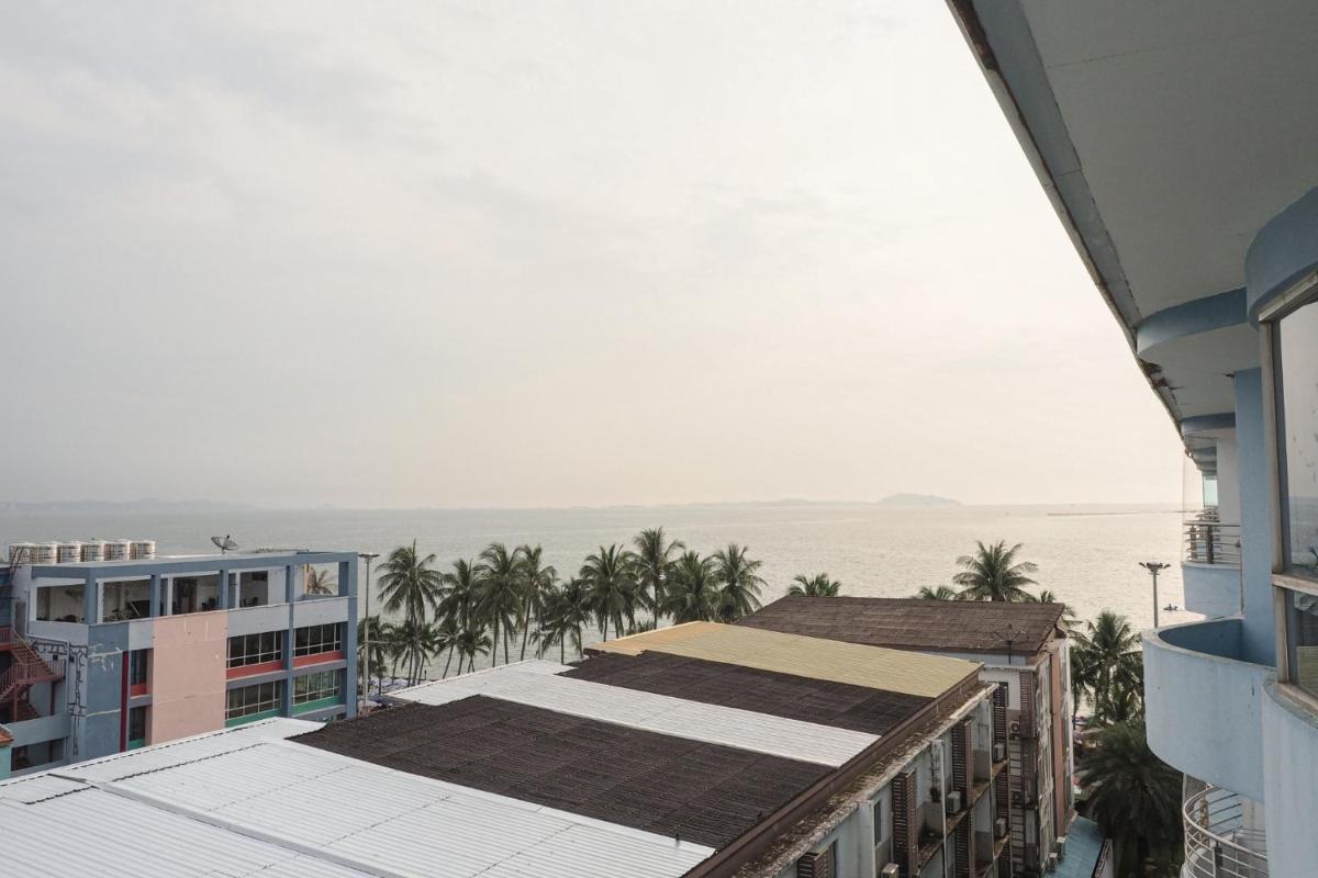 The Beach Bangsaen by Thanthita next to Wonnapa beach FREE DISNEY PLUS - Housity