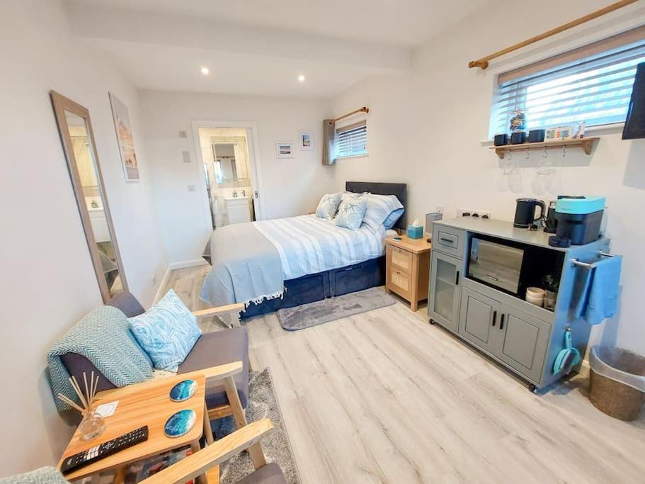 Cosy Coastal Getaway - Housity