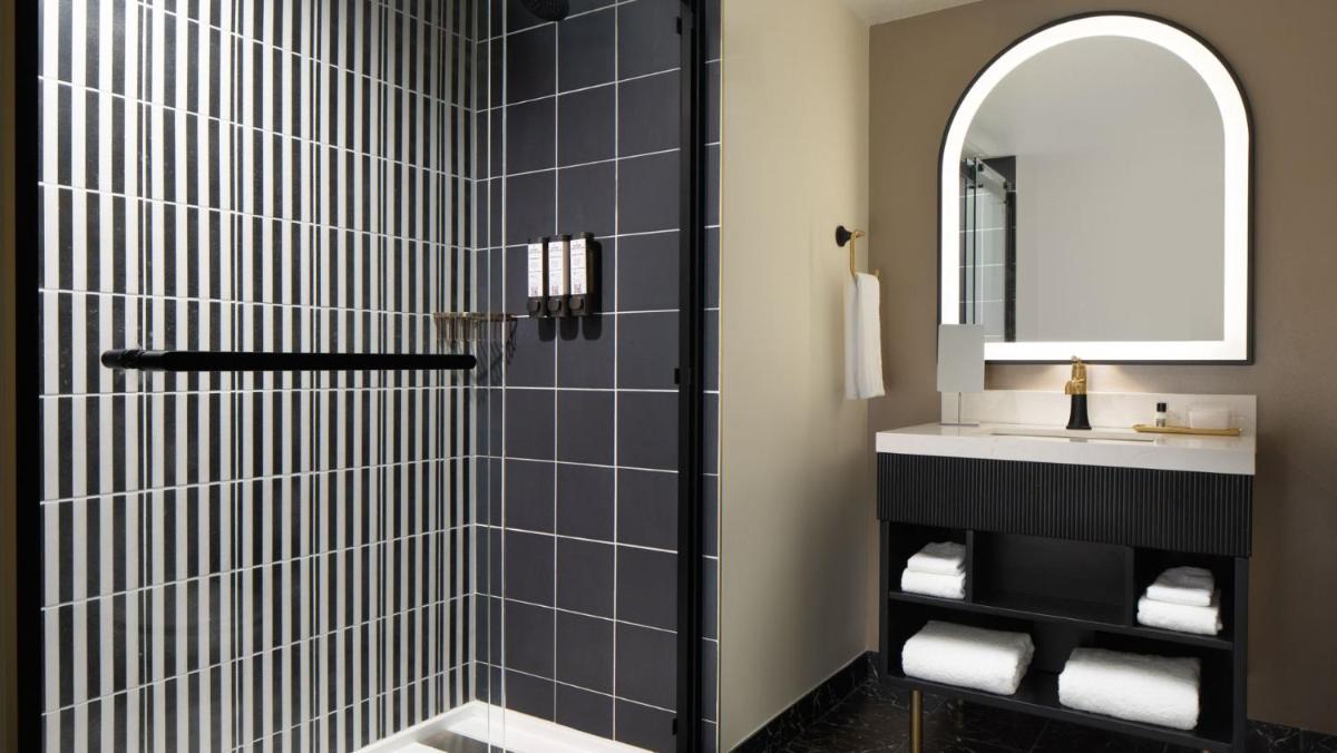 The LaSalle Hotel, Bryan College Station, a Tribute Portfolio Hotel - Housity
