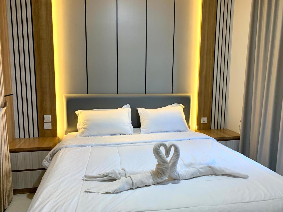 Wiwi Formosa Residence - Kitchen-Balcony-Netflix - Housity