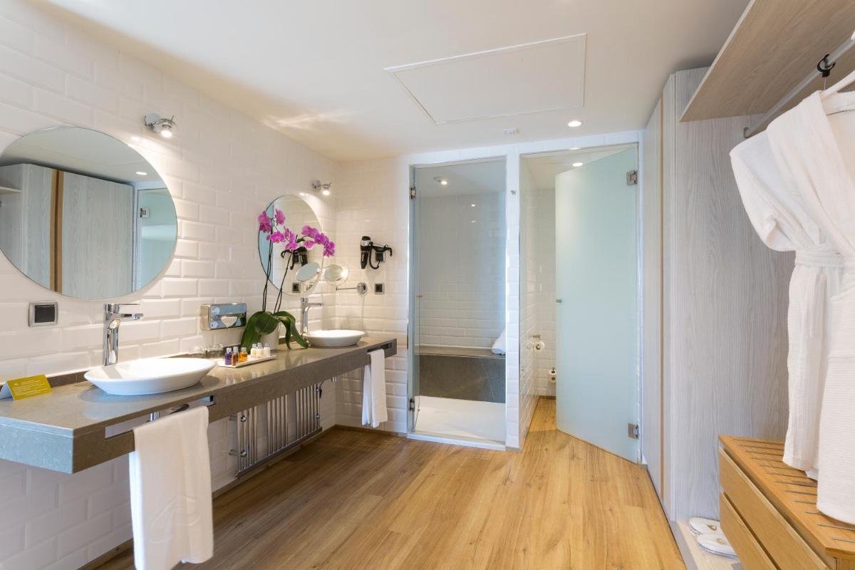 Un baño de Grand Palladium White Island Resort & Spa - All Inclusive
