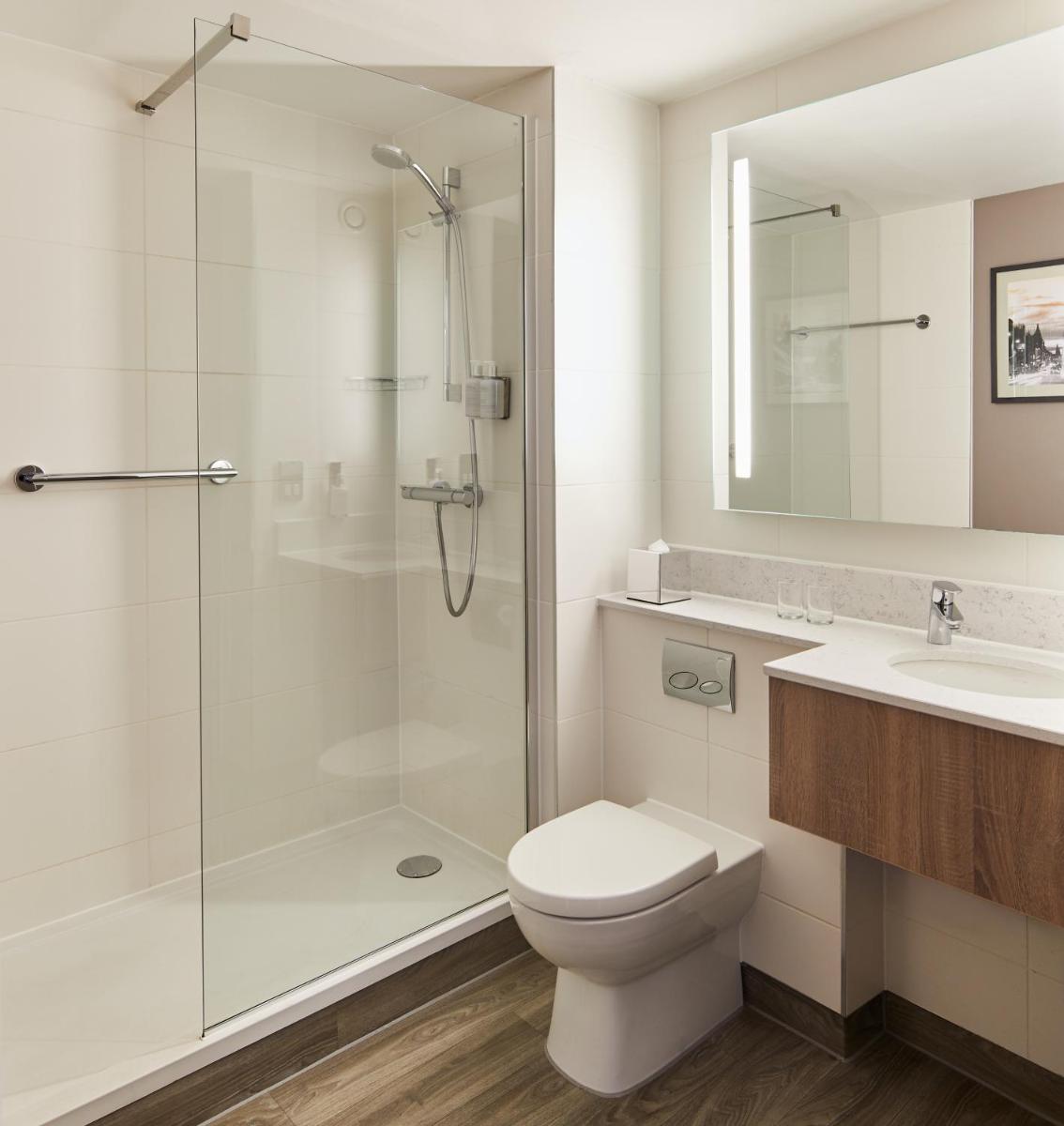 Leonardo Edinburgh Murrayfield - Housity