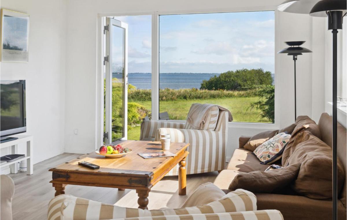 Three-Bedroom Holiday Home In Bandholm - Housity