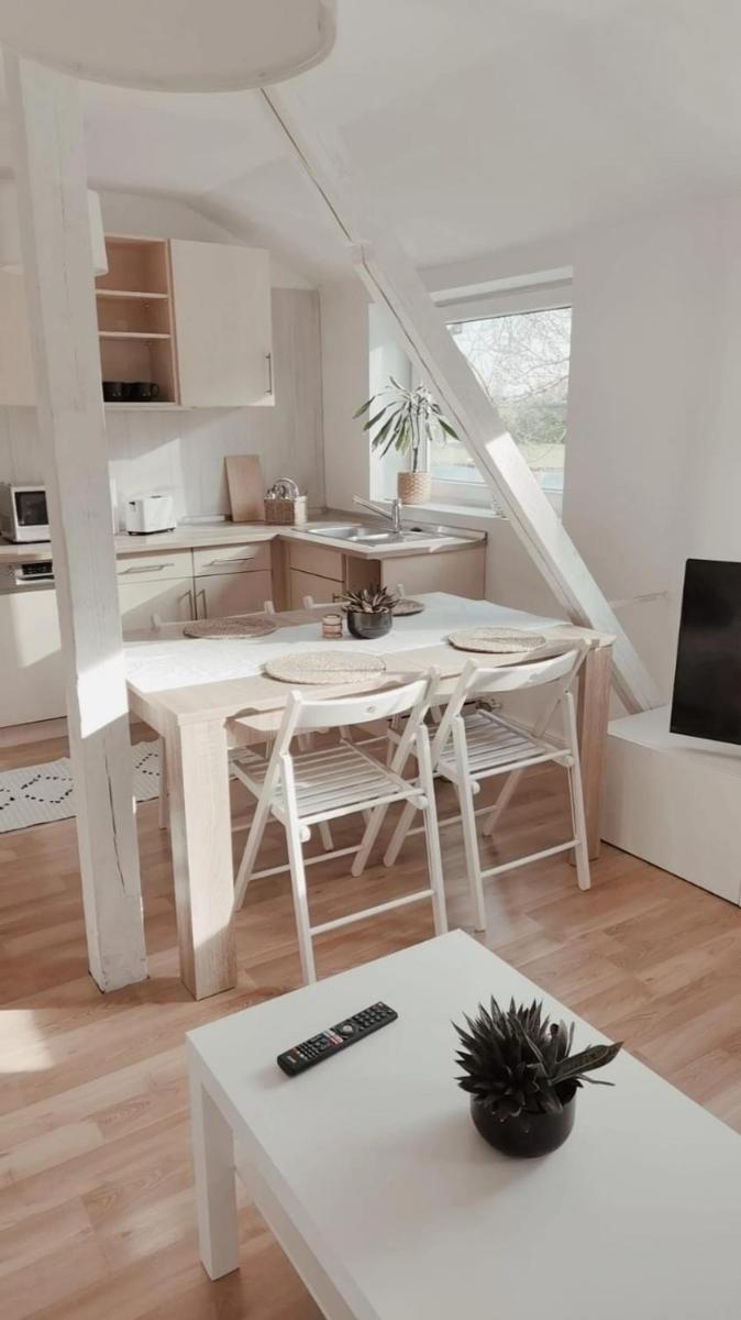 Monteurwohnung in Wesermarsch, Küche, Einzelbetten, Stedinger Landhotel - Housity