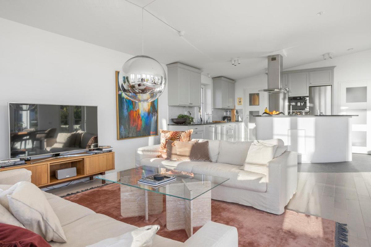 Luxury Villa - Private Pool and Lake View - Housity