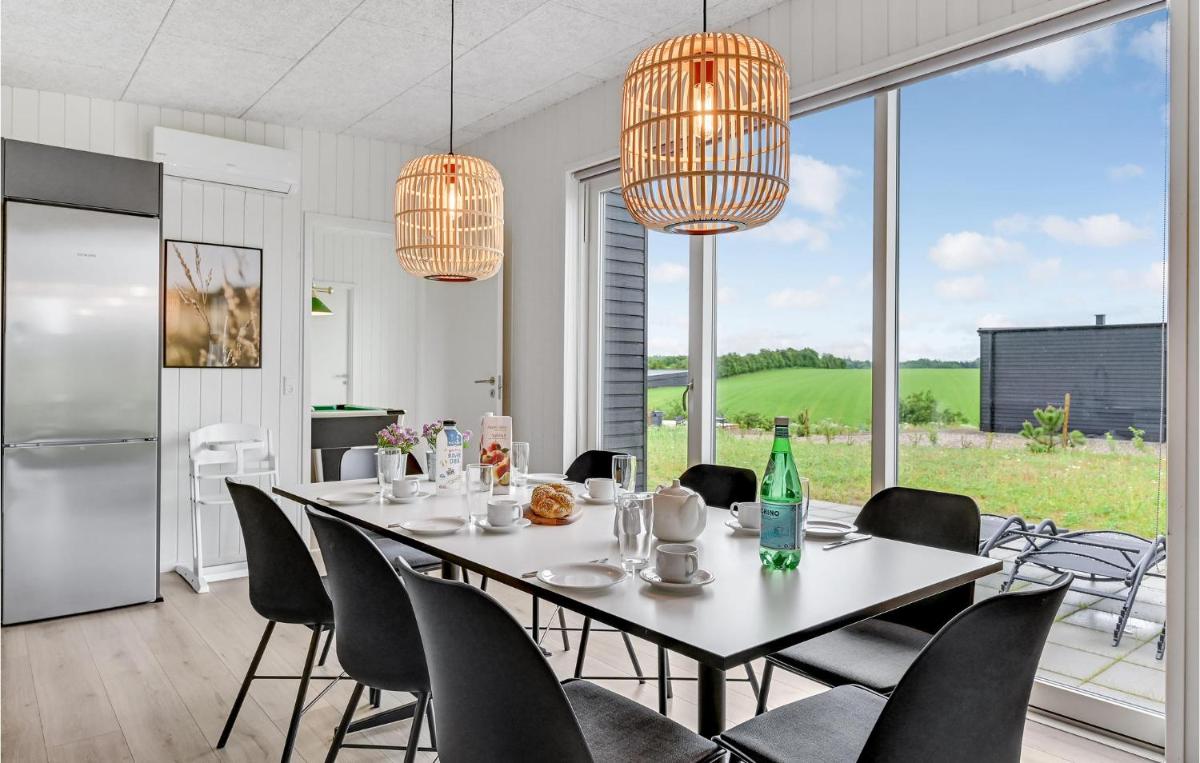 4 Bedroom Awesome Home In Løgstrup - Housity