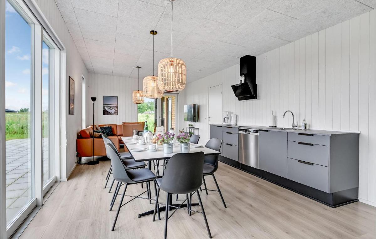 4 Bedroom Awesome Home In Løgstrup - Housity