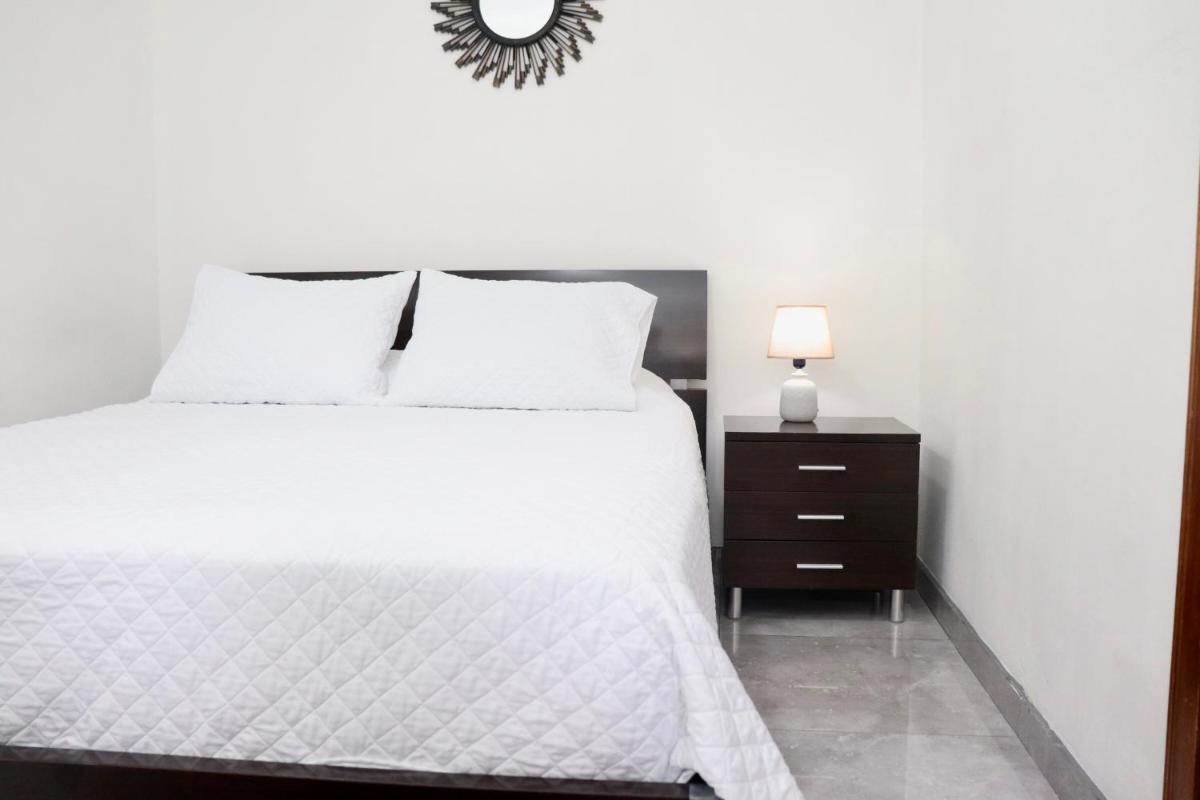 Airport SJO Residence - Edward & Familia Inn - Housity