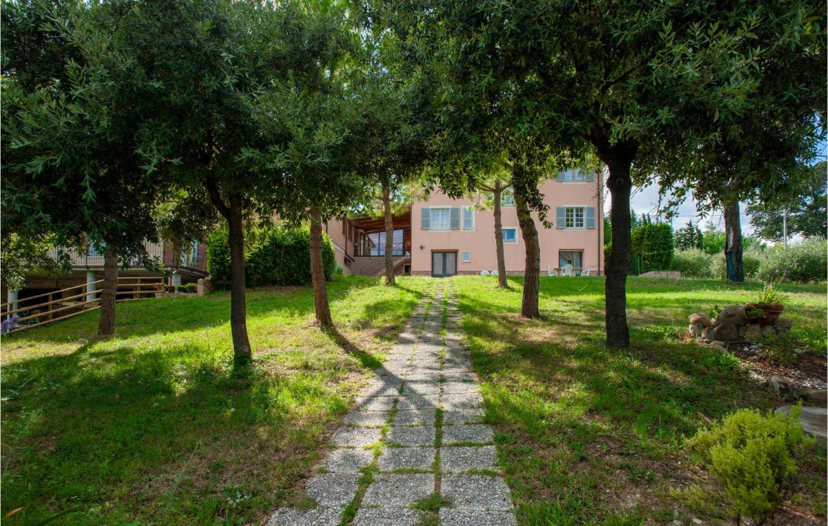 Gorgeous Home In Servigliano - Housity