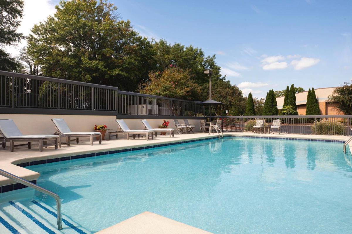 Hampton Inn Charlottesville - Housity