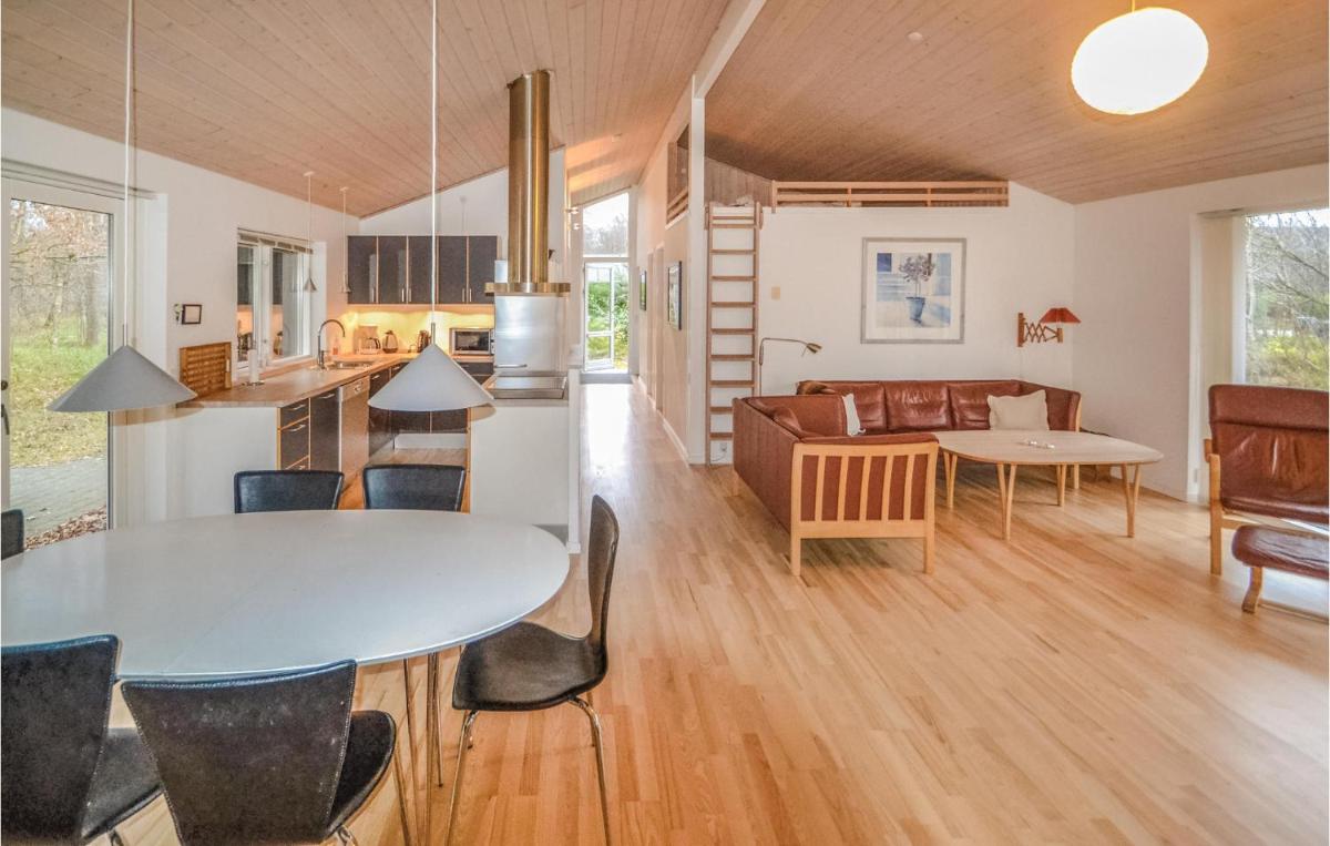 3 Bedroom Beautiful Home In Grenaa - Housity
