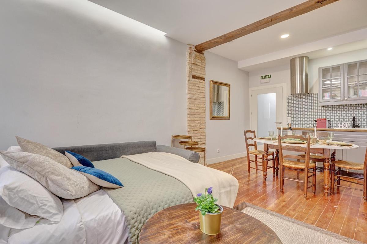 Heart of Pamplona Apartments IV by clabao - Hizvo