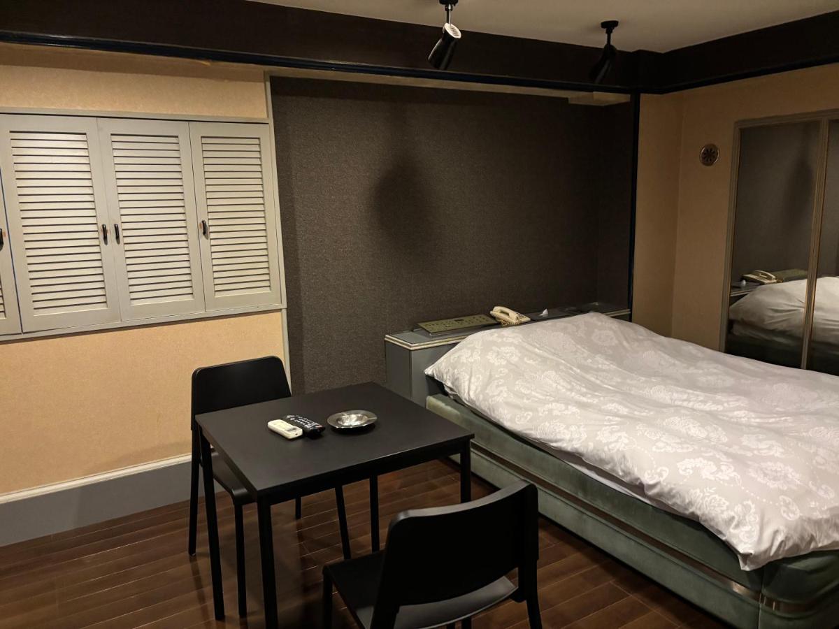 City Hotel Dolphin - Housity