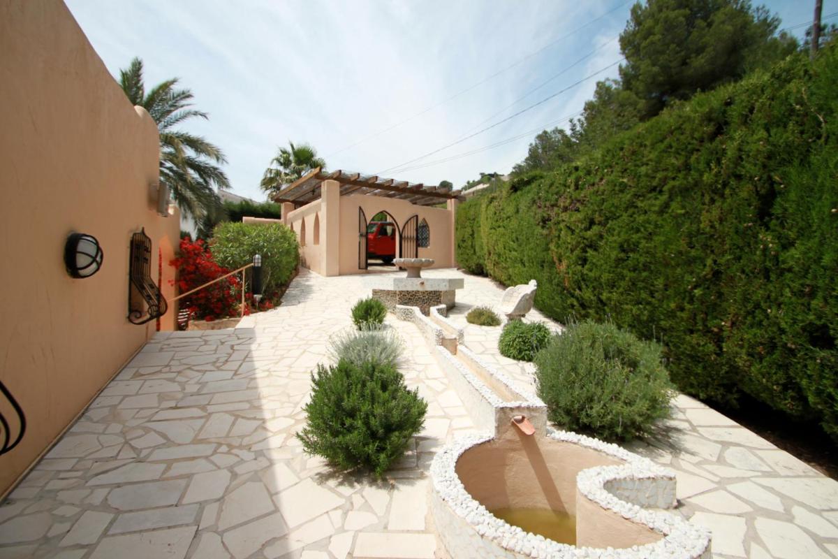 Chrisuli - well furnished villa with panoramic views in Moraira - Housity