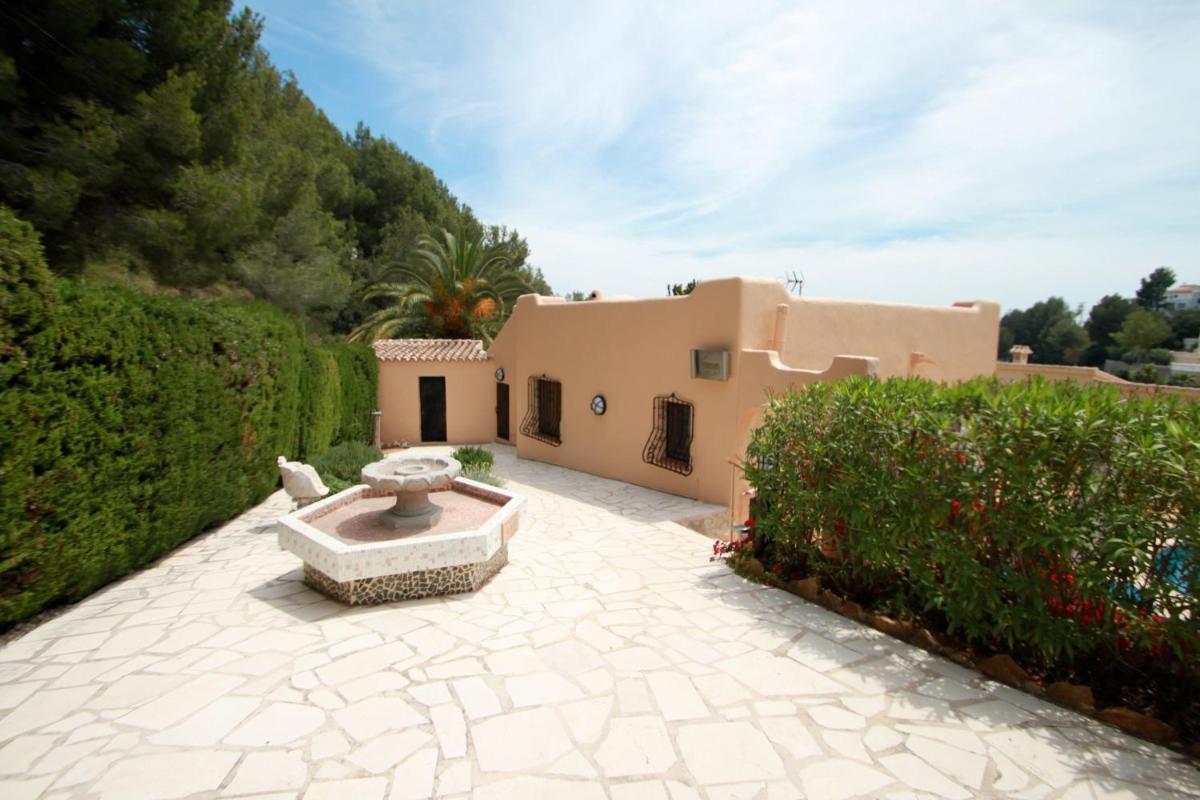 Chrisuli - well furnished villa with panoramic views in Moraira - Housity