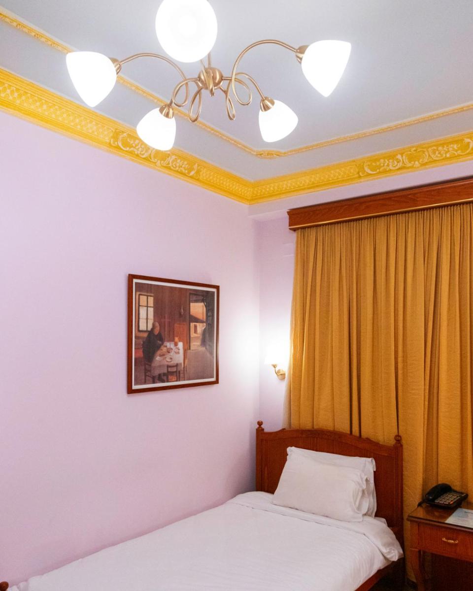 Hotel Avra - Housity