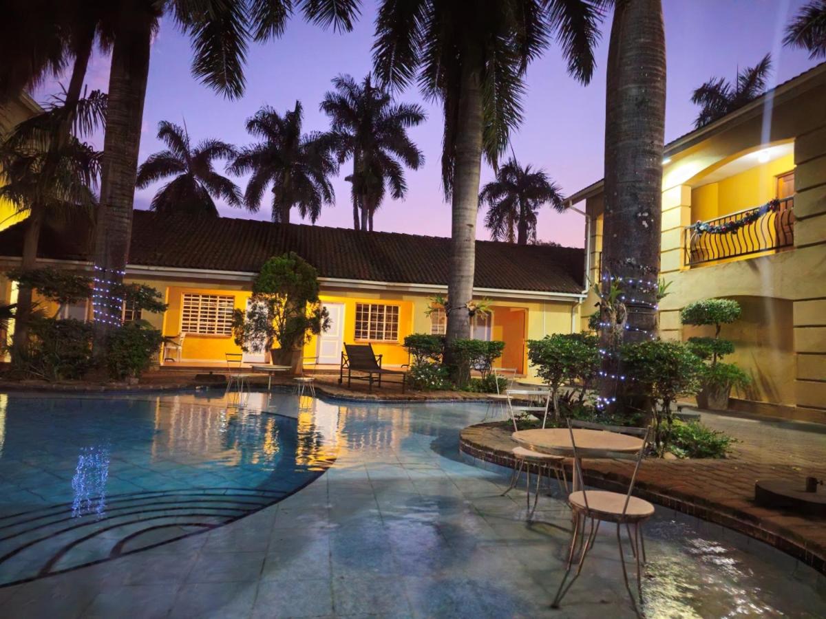 @ SILVER PALMS LODGE - Housity