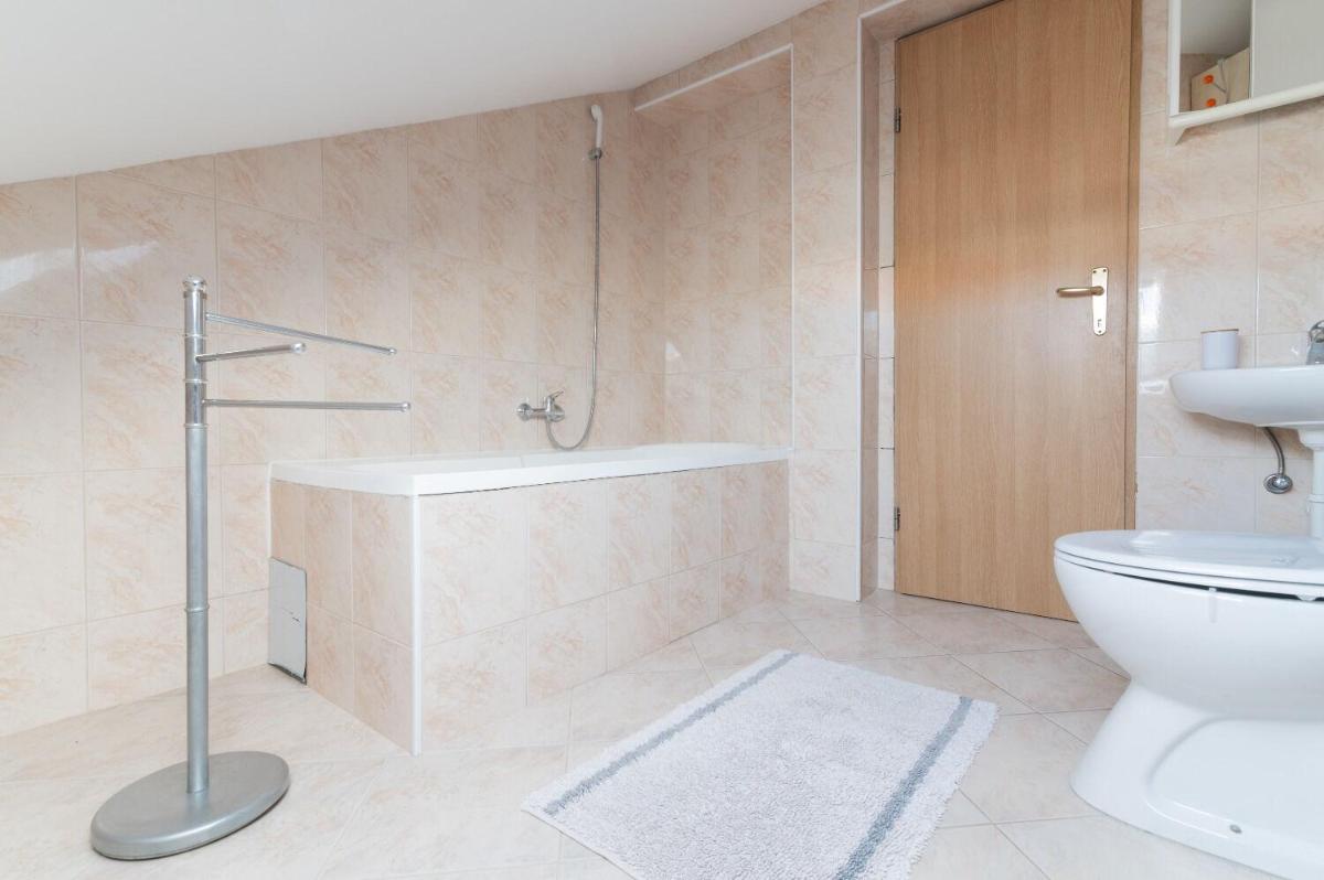 Apartments Tiho - Housity