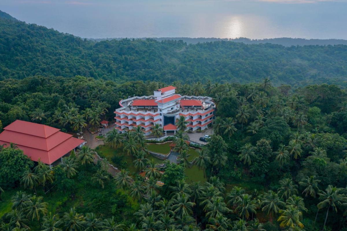 EZHIMALA AYURVEDA AND WELLNESS RESORT - Housity