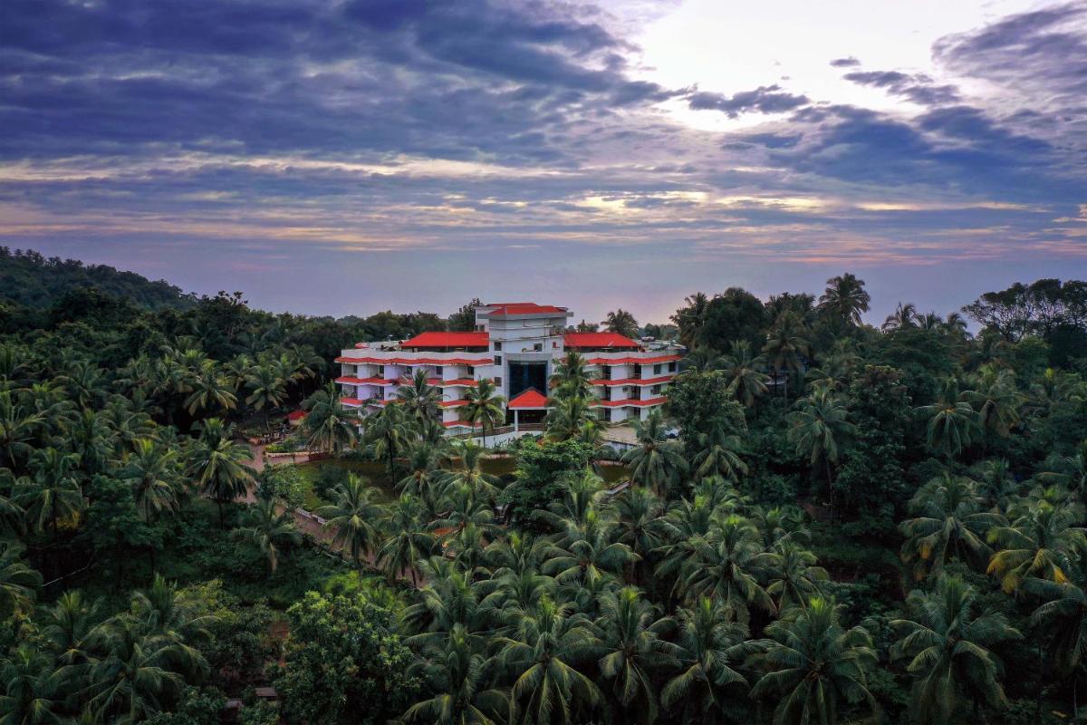 EZHIMALA AYURVEDA AND WELLNESS RESORT - Housity