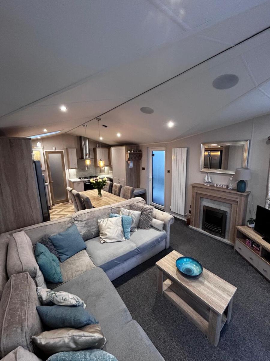 Lake District Willerby Vogue Lodge, Lake View on Haven Lakeland Gold Grade - Housity