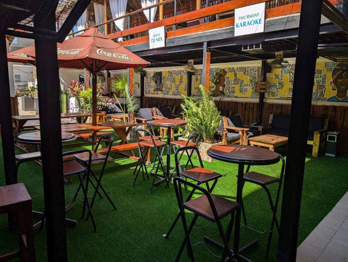 Q-Bar & Guesthouse - Housity