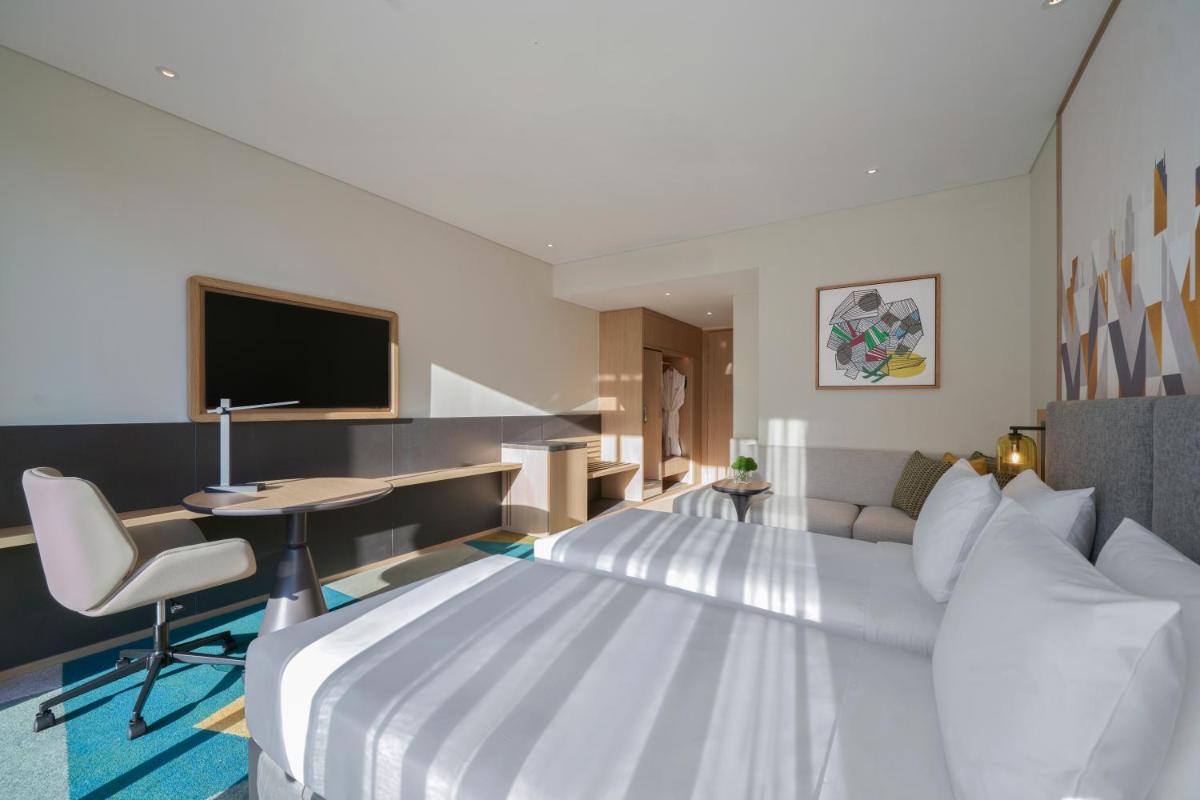 Holiday Inn & Suites Vientiane, an IHG Hotel - Housity