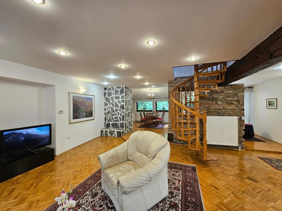 Apartment Nina with private terrace Tour As Ljubljana - Housity