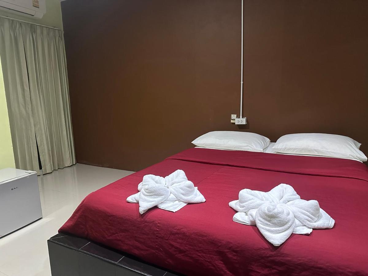 โรงแรมเพ็ญพิศ - Housity