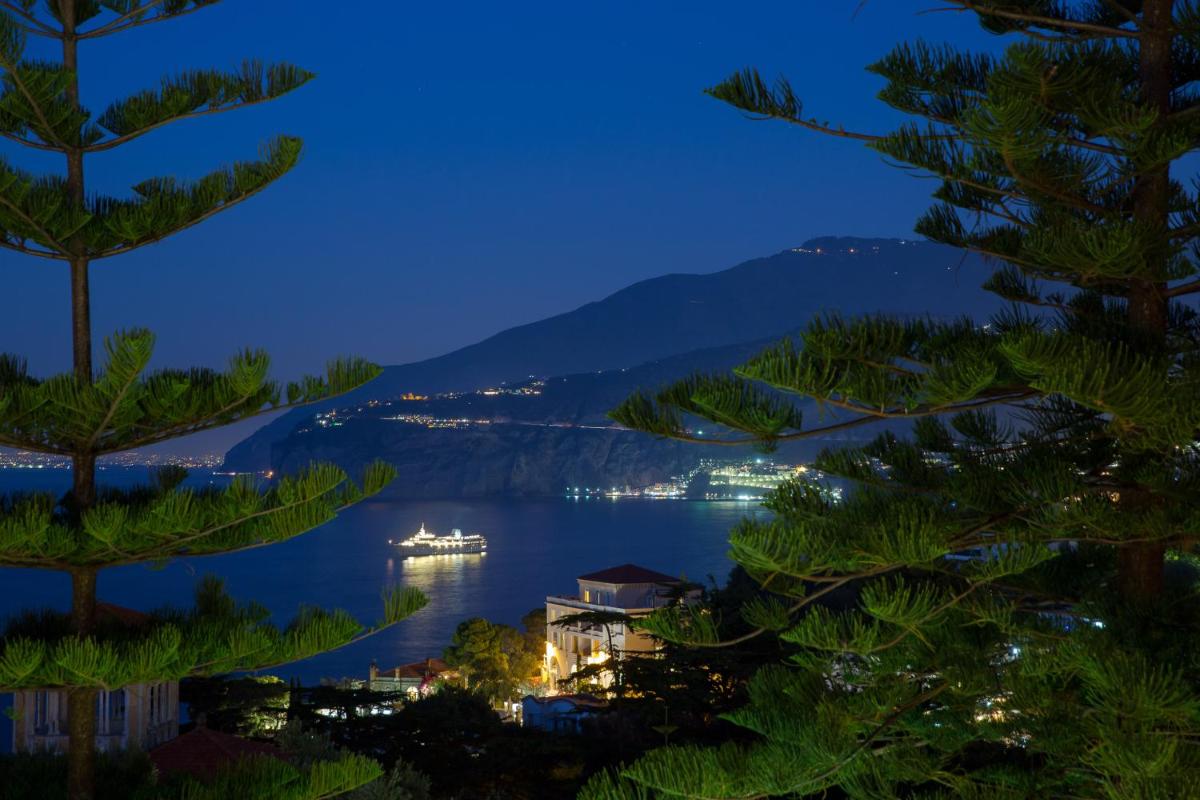 Grand Hotel Vesuvio - Housity