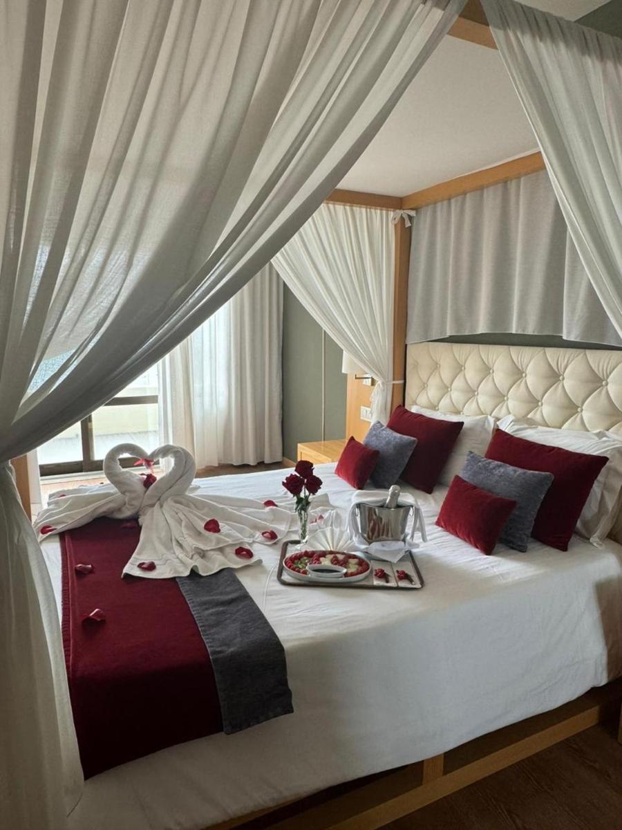 Uma cama ou camas num quarto em Hotel Atlantida Sol