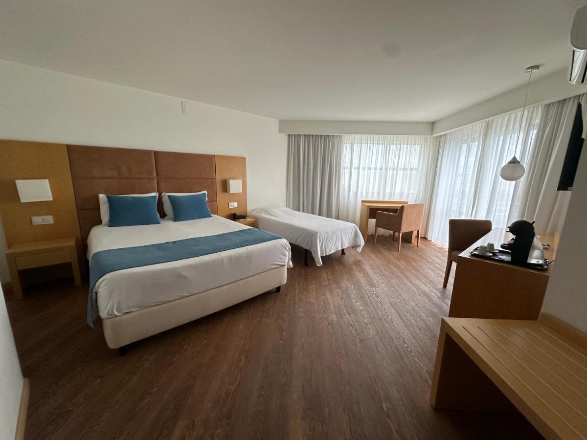 Uma cama ou camas num quarto em Hotel Atlantida Sol