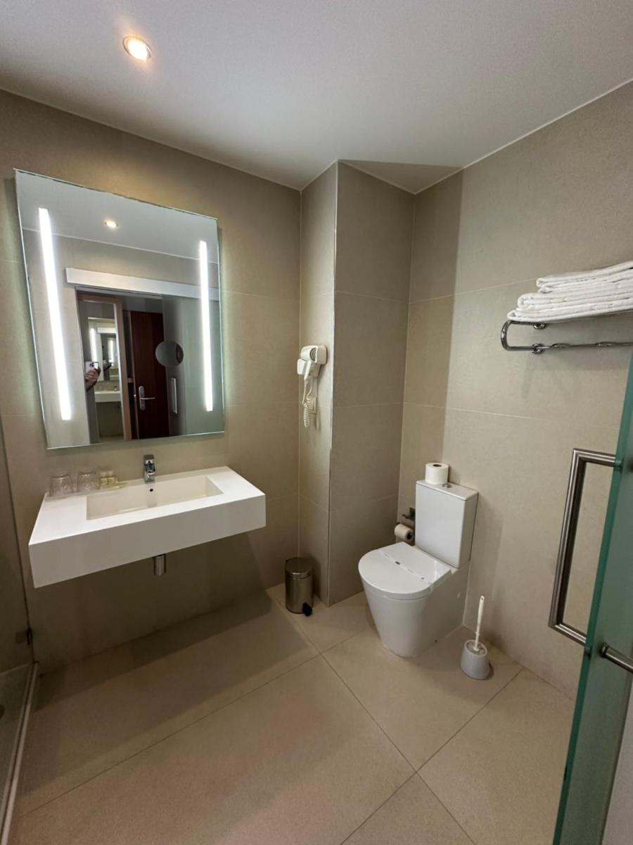 Uma casa de banho em Hotel Atlantida Sol