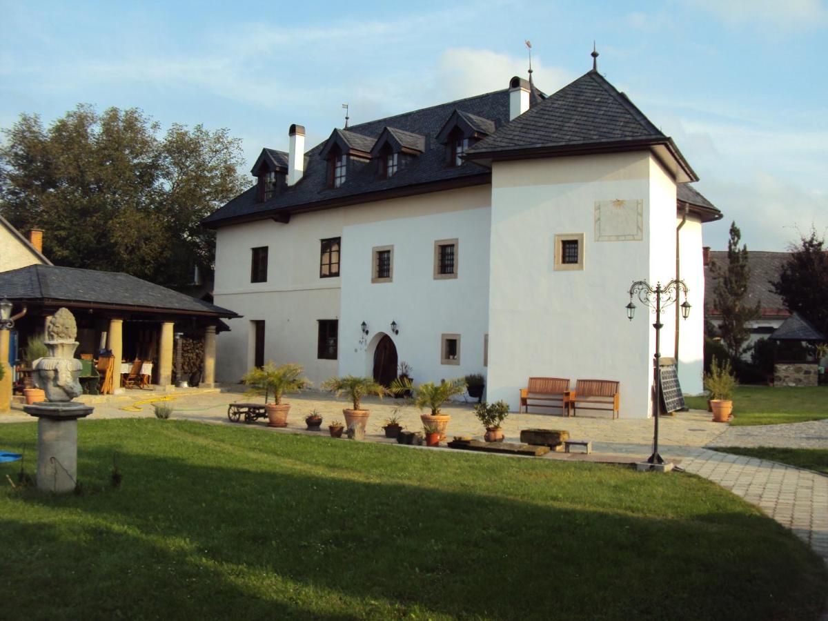 Castle Kaštieľ Kotešová - Housity