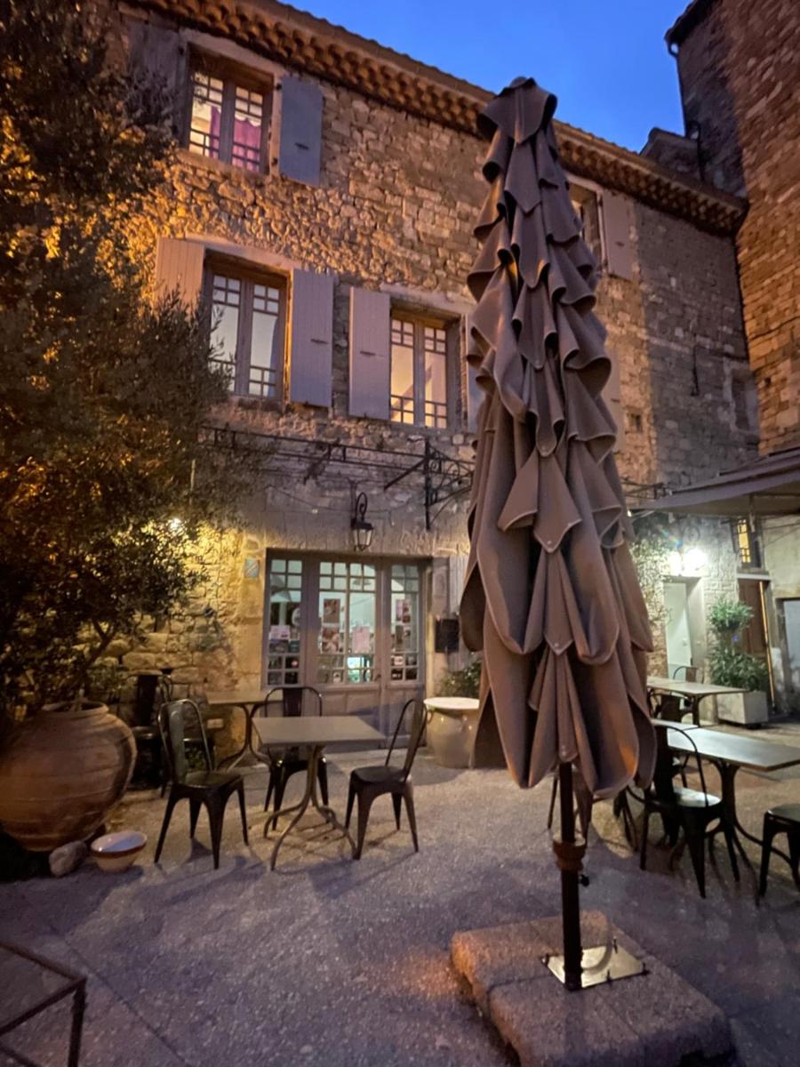 LES APPARTEMENTS DU SAINT THIERS, la Provence dans un coin de la Drôme et l'esprit d'une maison d'hôtes à Saoû - Housity