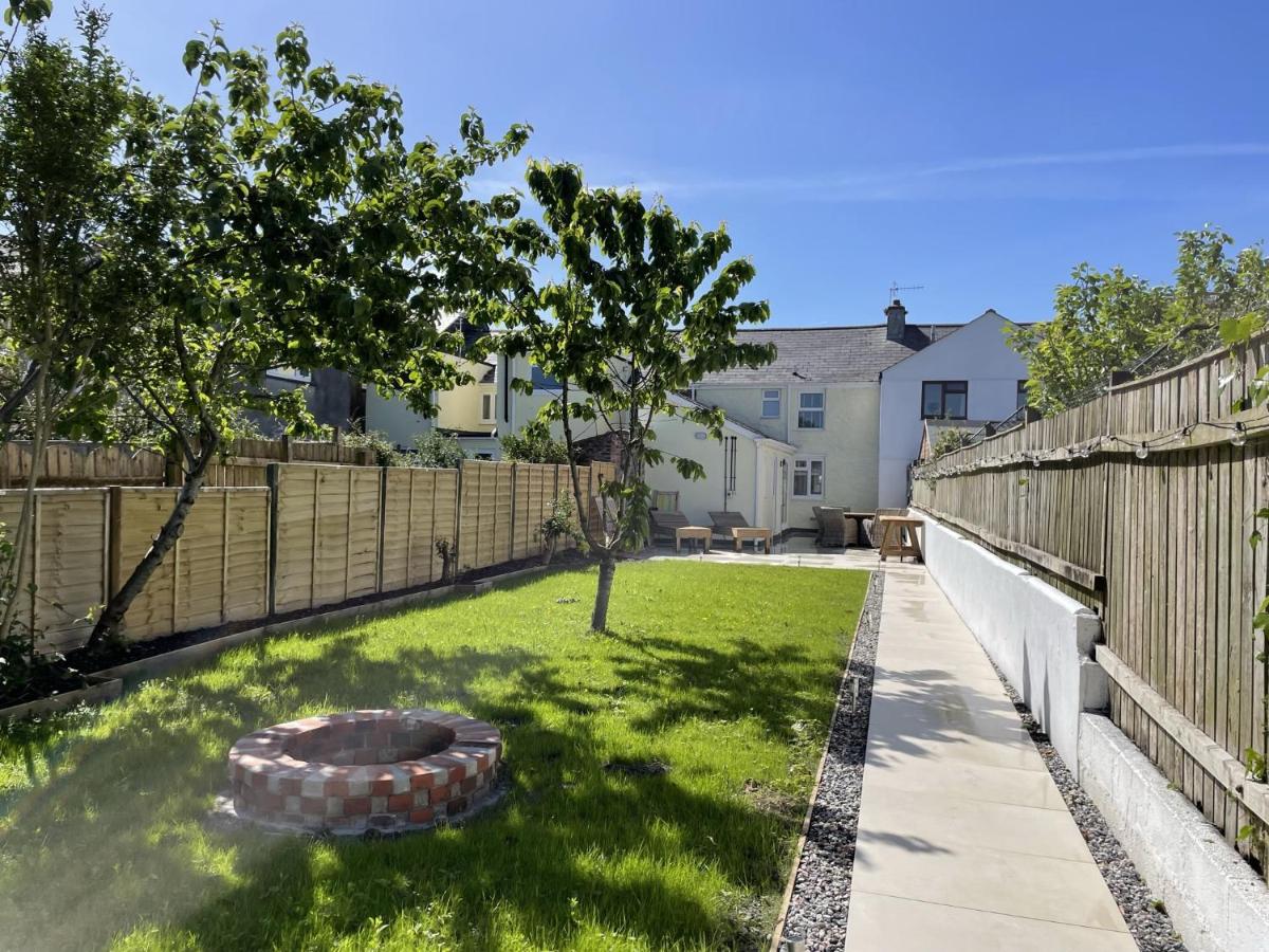 The Little Seahorse - Newly Renovated Cottage 5mins Walk The Beach with Hot Tub - Housity