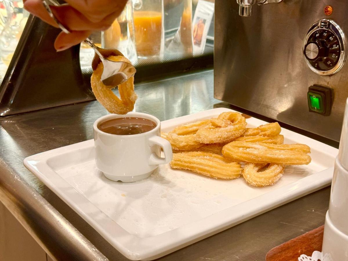 Comida en o cerca de este hotel