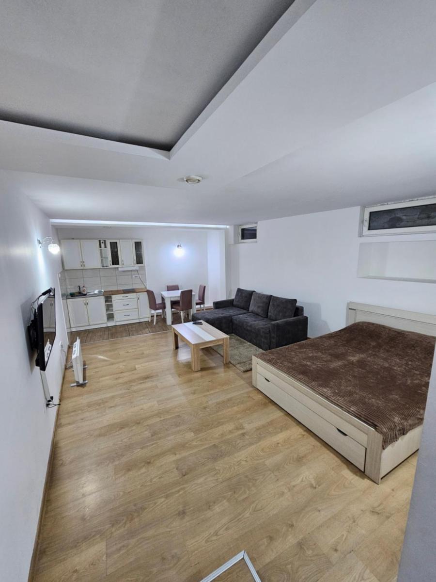 Apartman Viktor 2 Jacuzzi - Housity