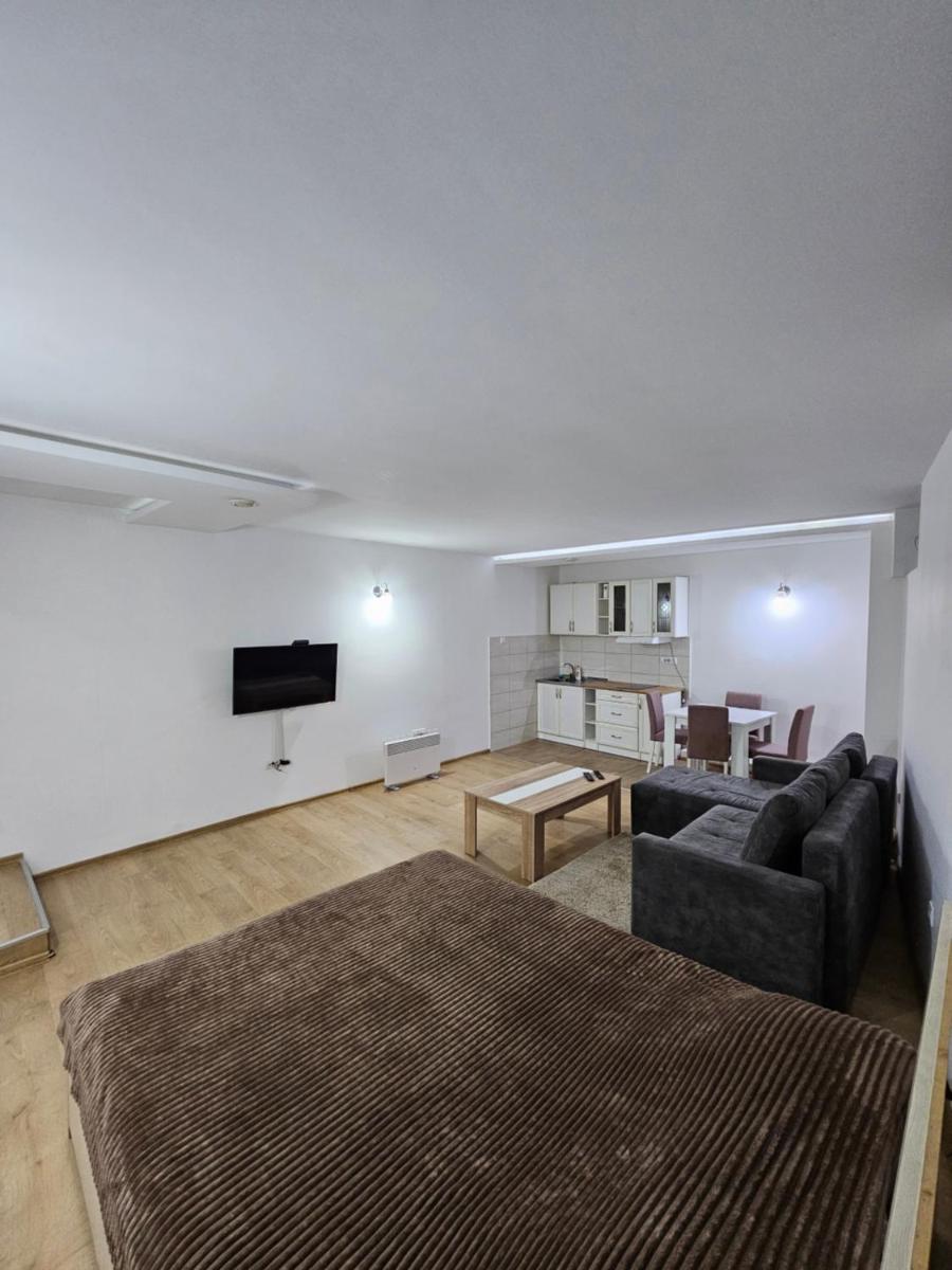 Apartman Viktor 2 Jacuzzi - Housity