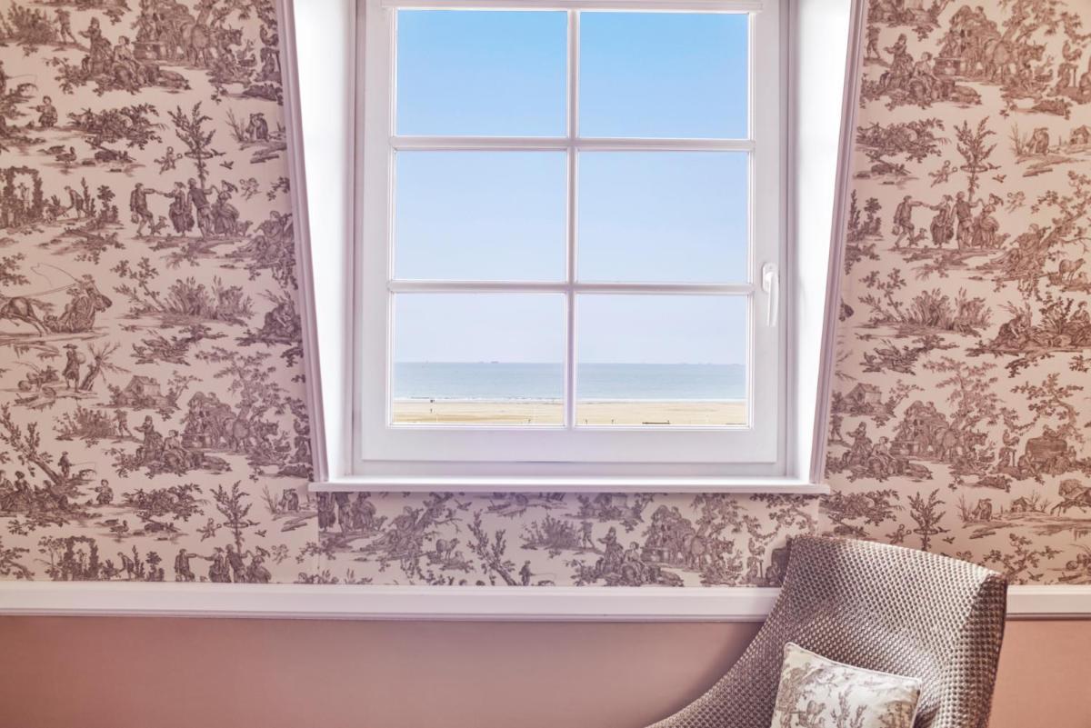 Coin salon dans l'établissement Hôtel Barrière Le Normandy