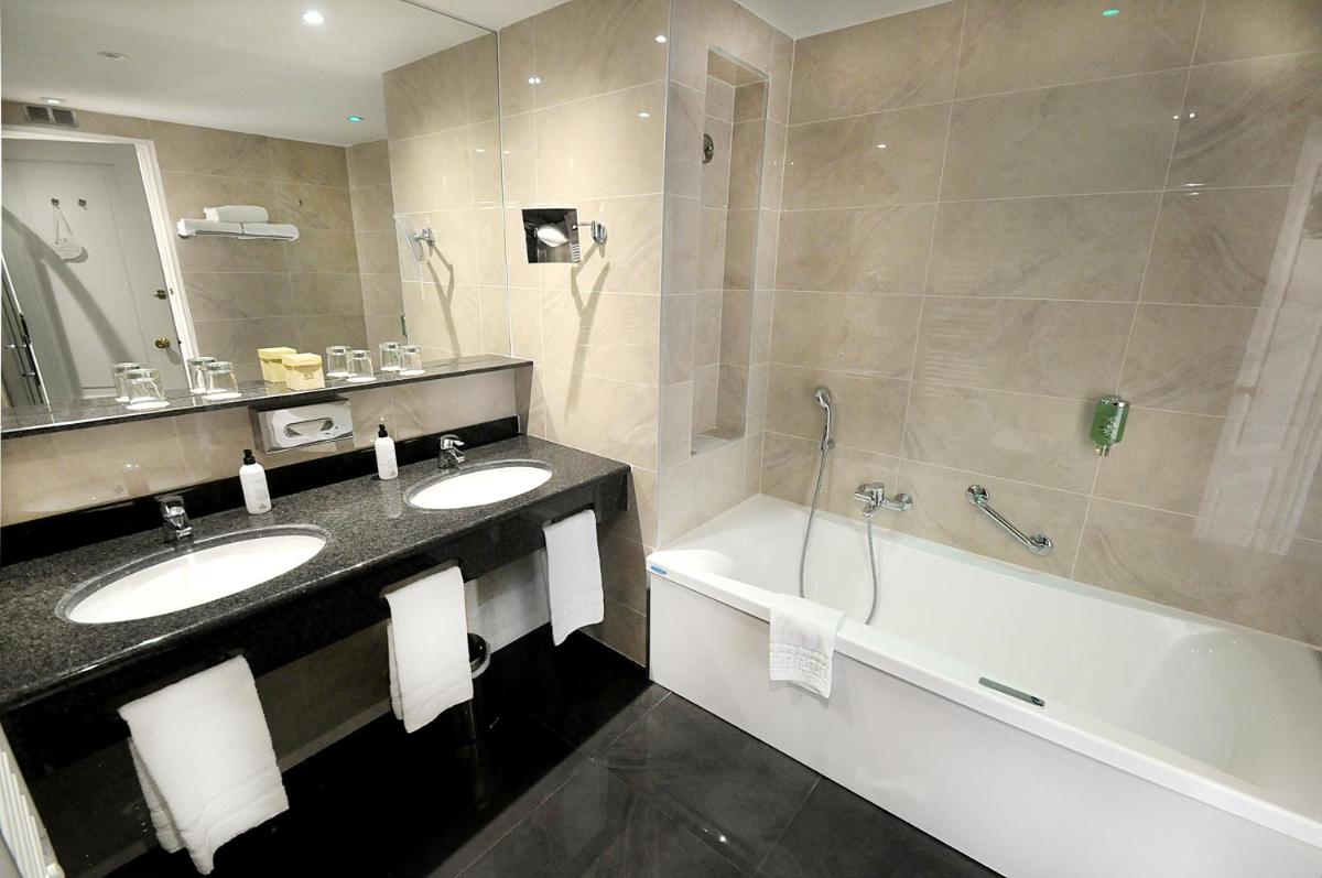 Salle de bains dans l'établissement Splendid Hotel & Spa Nice