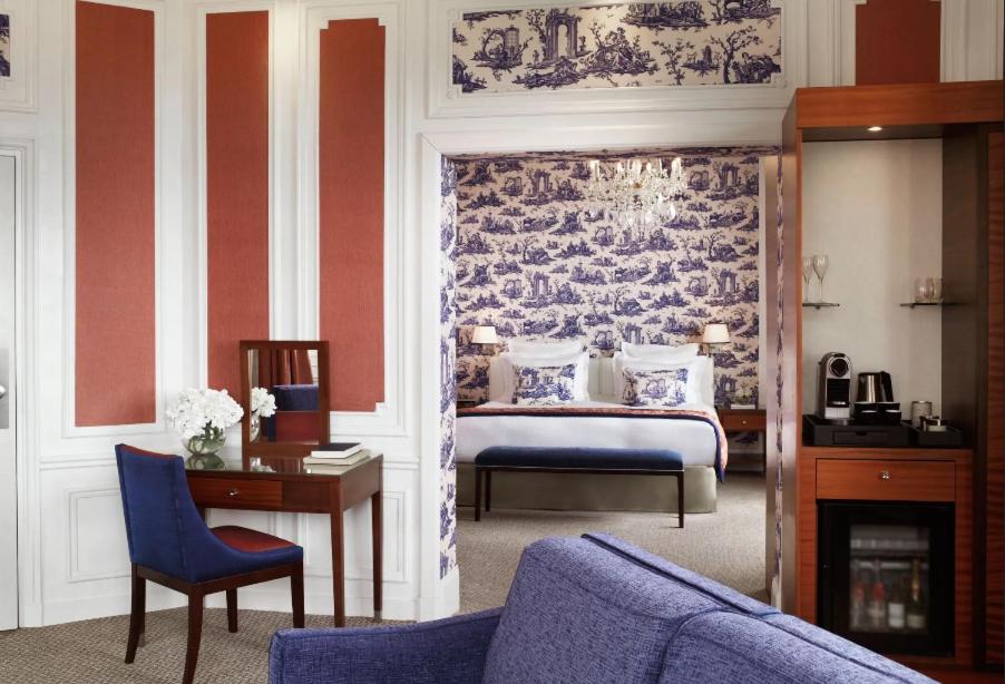 Coin salon dans l'établissement Hôtel Barrière Le Normandy