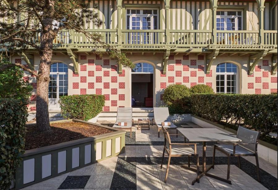 Jardin de l'établissement Hôtel Barrière Le Normandy