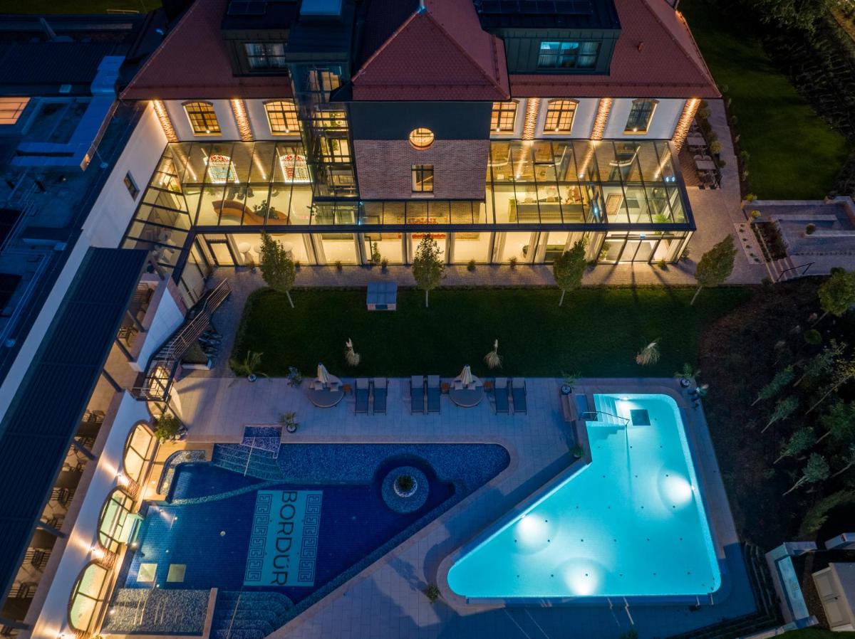 Bordűr Wellness Hotel Superior és Szőnyegmúzeum - Housity