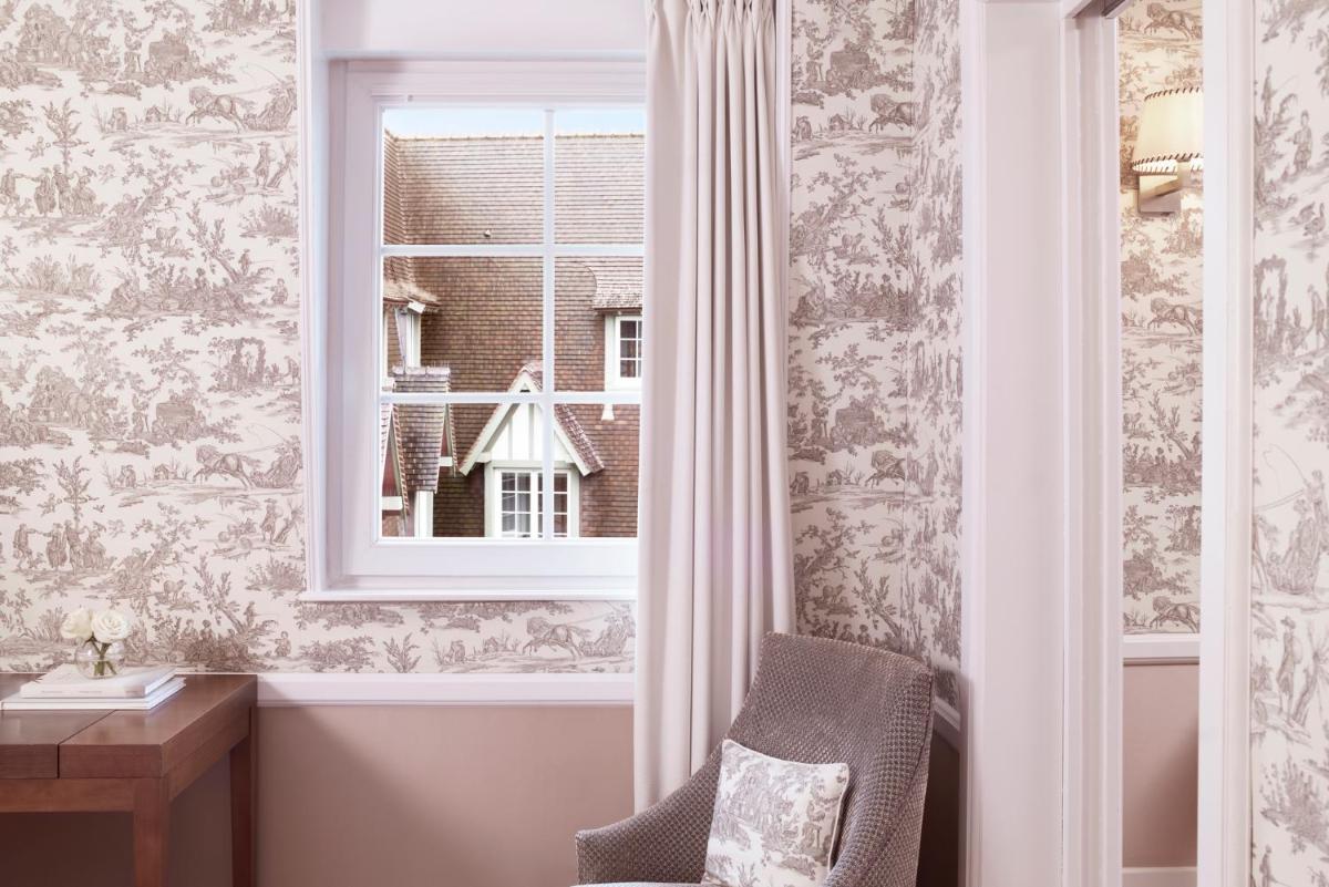Salle de bains dans l'établissement Hôtel Barrière Le Normandy