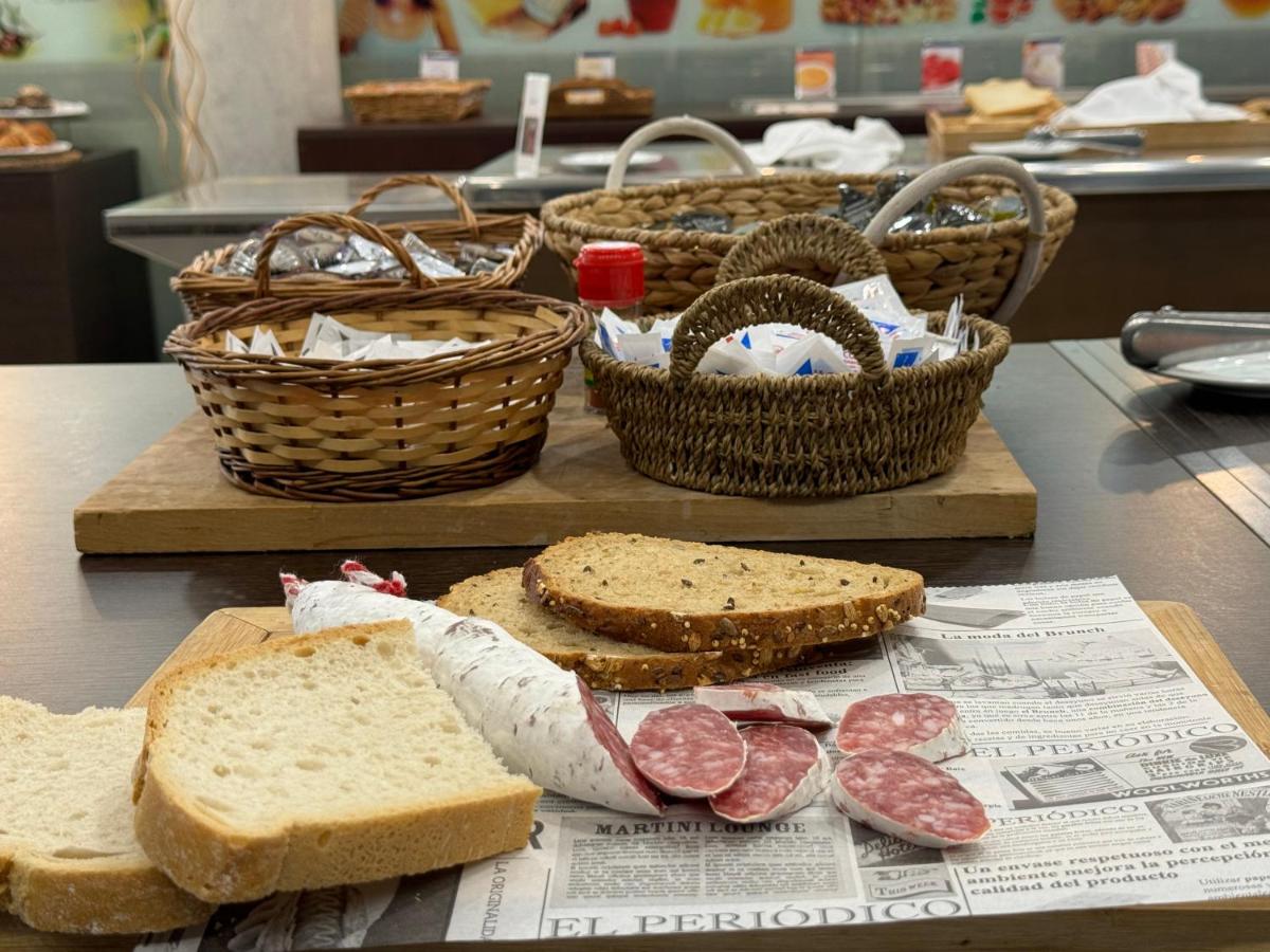 Comida en o cerca de este hotel