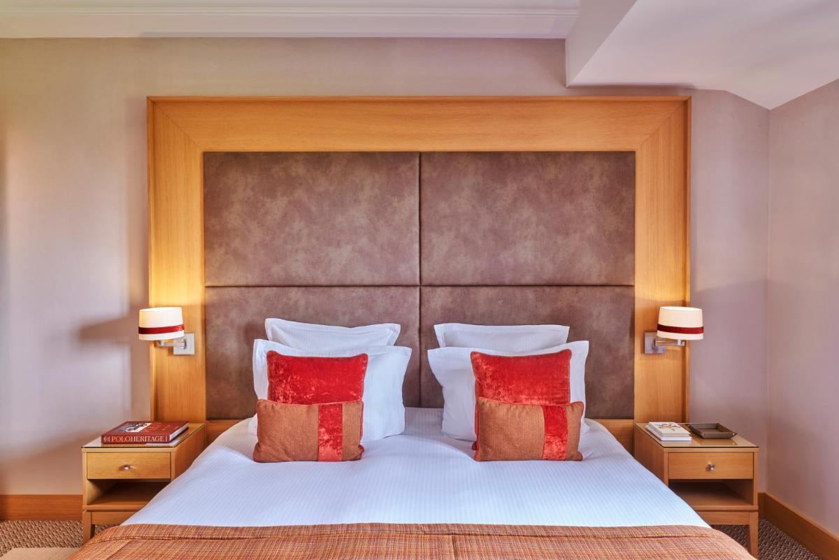 Un ou plusieurs lits dans un hébergement de l'établissement Hôtel Barrière L'Hôtel du Golf