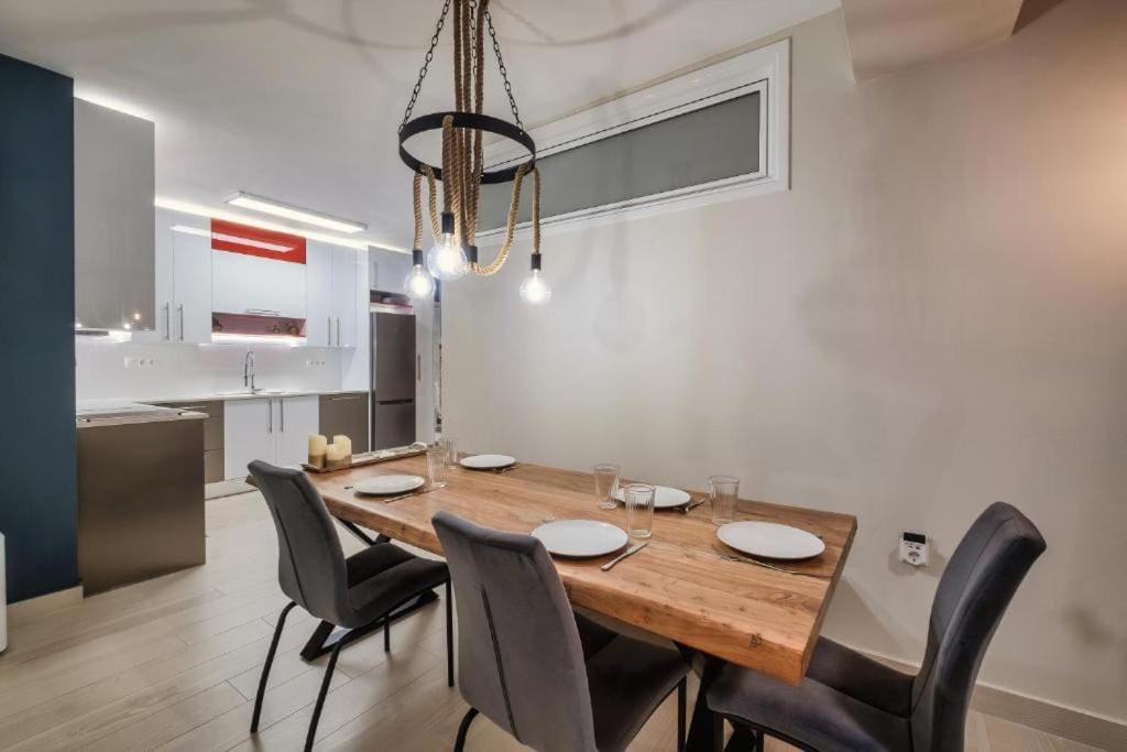 Beach House Varkiza - Housity