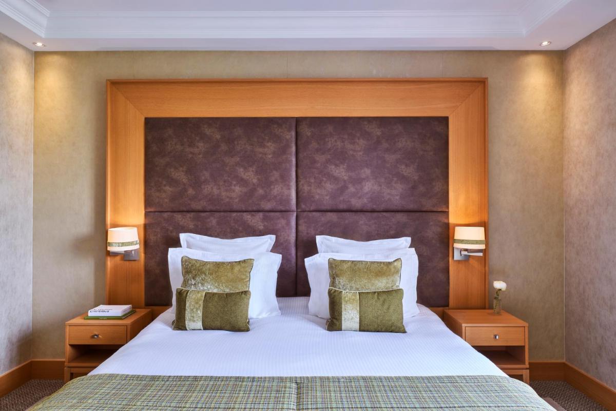 Un ou plusieurs lits dans un hébergement de l'établissement Hôtel Barrière L'Hôtel du Golf
