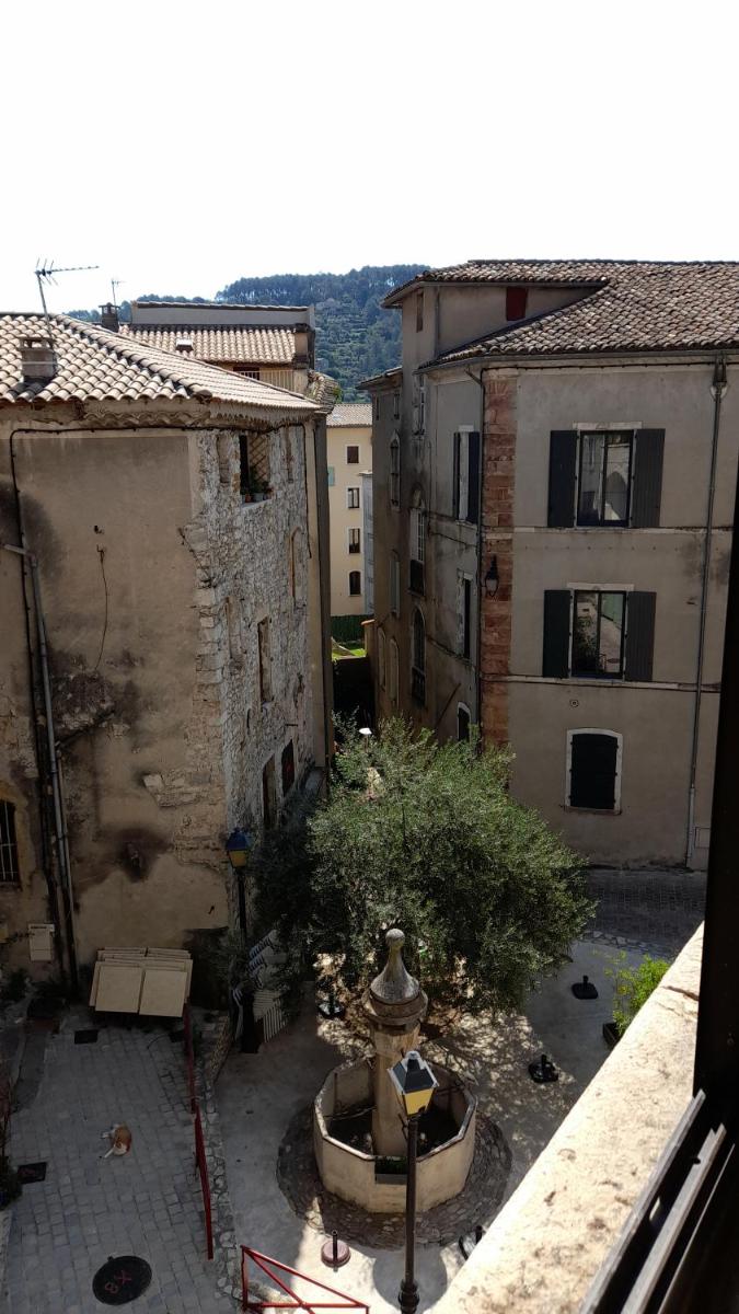 La Tour de Pezene - Housity